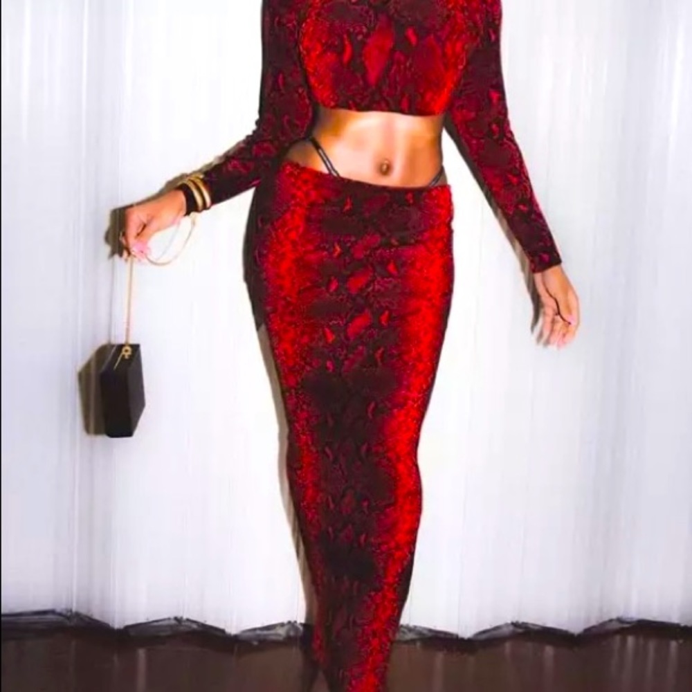 Red snake skin print set